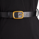 Nora | Robe noire raffinée avec ceinture et col montant