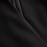 Nora | Robe noire raffinée avec ceinture et col montant