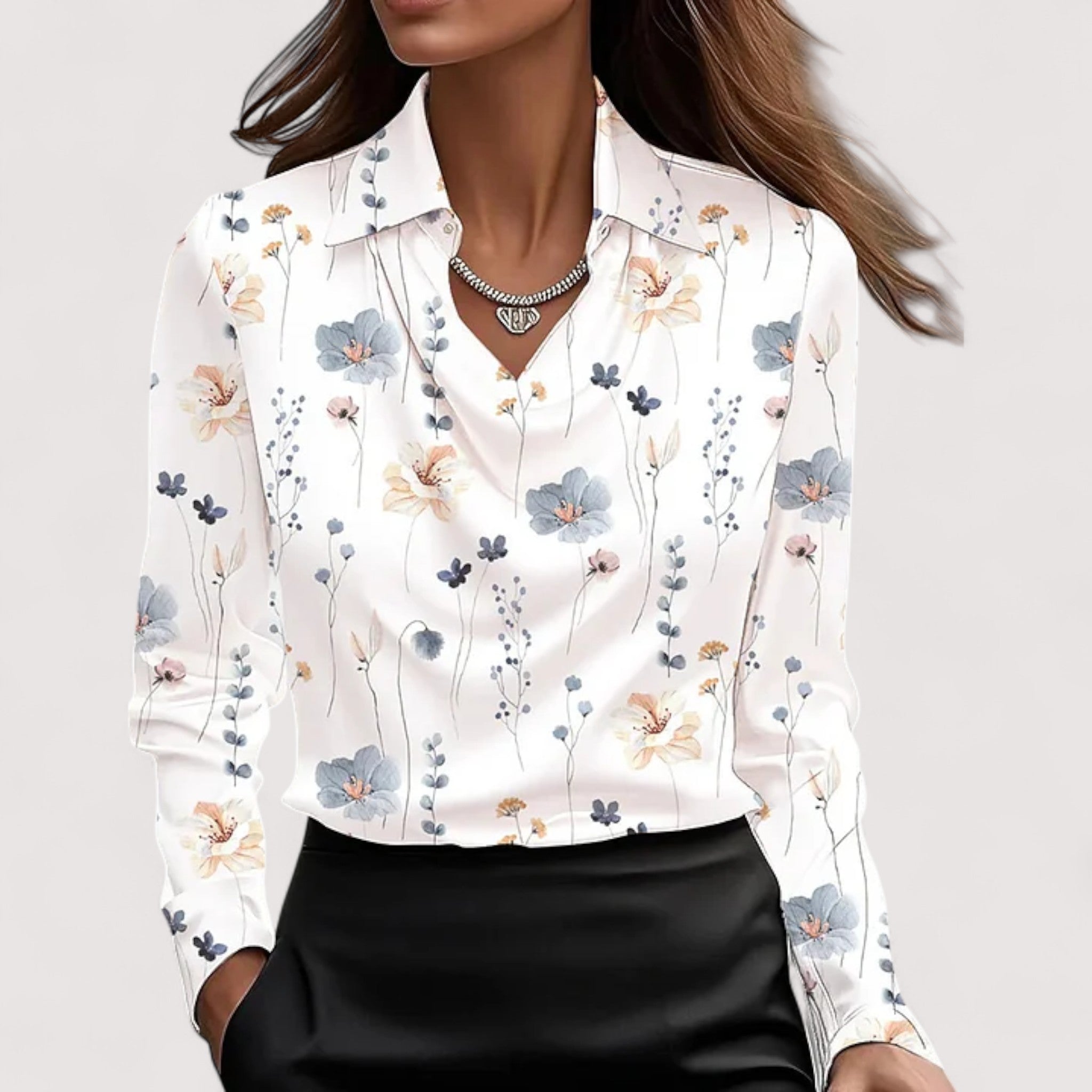 Charlotte™ | Blouse en satin avec décolleté en V