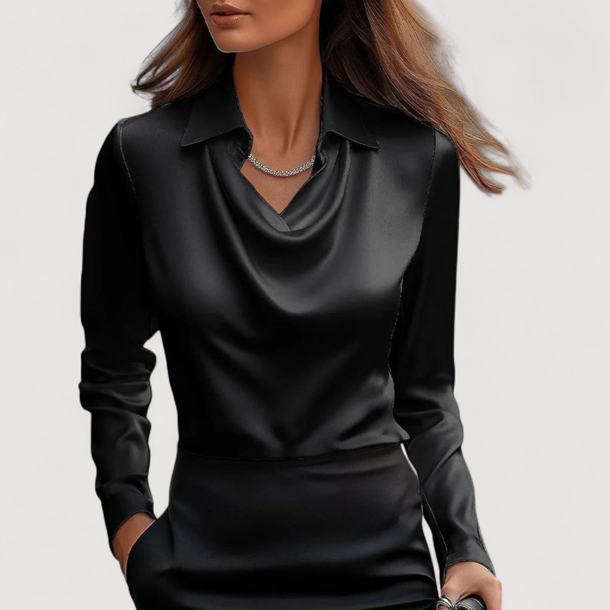 Charlotte™ | Blouse en satin avec décolleté en V
